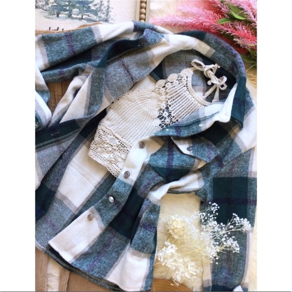 NWOT Cream & Sage Plaid Shacket - Picture 4 of 8